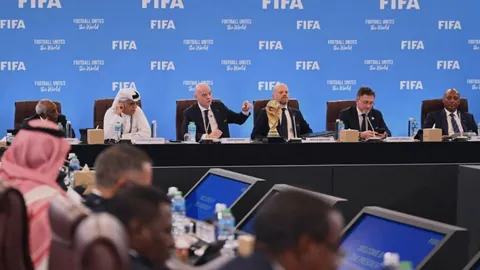 NBA全明星周末：詹姆斯等巨星荣耀时刻与自我反思